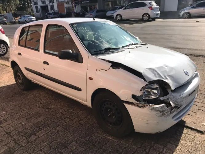 Sucata clio 1.0 16v 2001