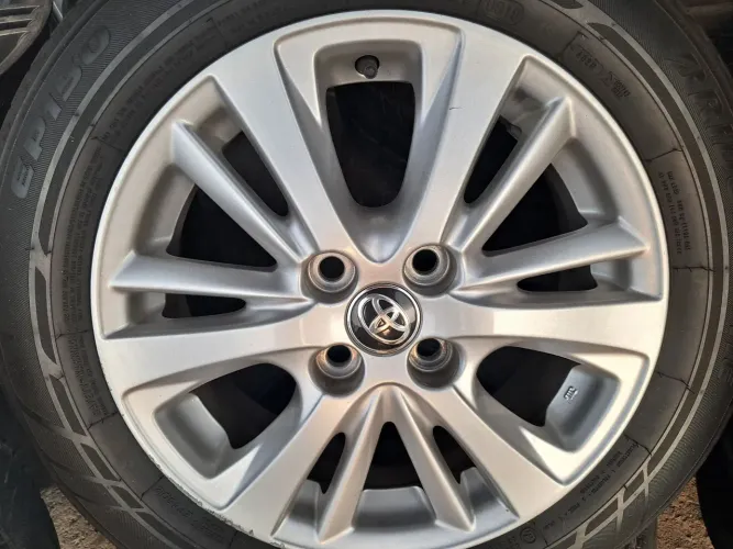 Roda aro 15 Toyota Yaris Prata 4x100