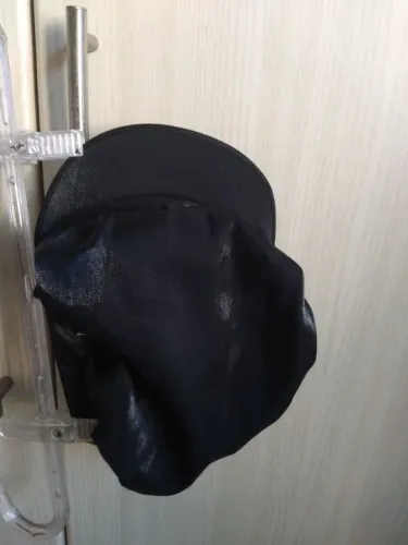 Boné feminino cetim preto com laço lateral