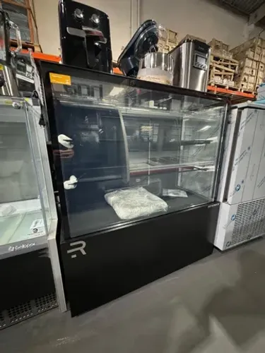 Vitrine de Confeitaria Refrigerada ar forçado 1,10m com prateleiras vidro Nova