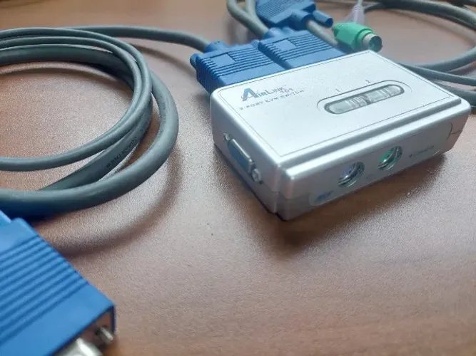 KVM 2x1 switch para monitor VGA