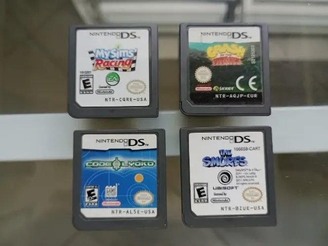 Lote 4 x Jogos Nintendo DS Crash of Titans Bandicoot, Smurfs, My Sims Racing, Code Lyoko