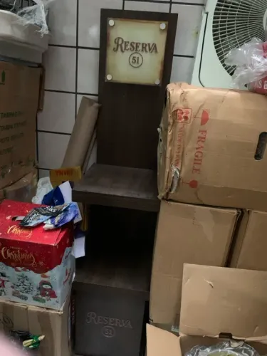 Móvel de madeira expositor