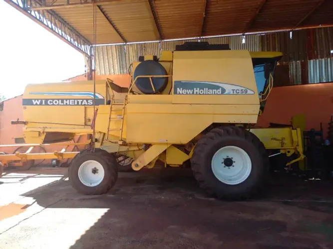Colheitadeira New Holland TC59