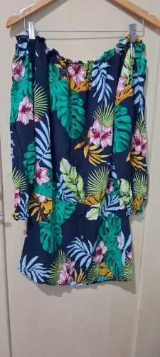 Vendo um vestido e duas blusas, Tam M R$ 15,00 cada