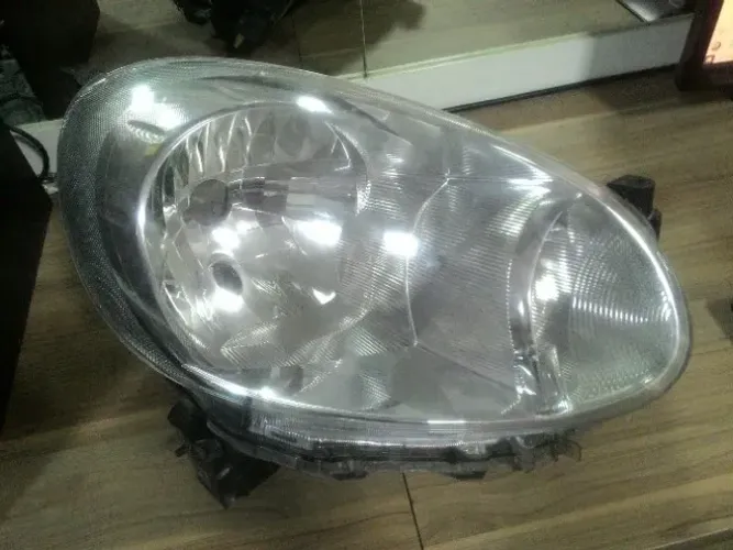 Farol Direito Nissan March 2012 a 2018 26010 1HL0A