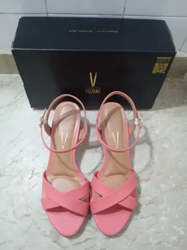 Sandália Vizzano Salto Grosso Tiras Cruzadas Côr Coral Original 39