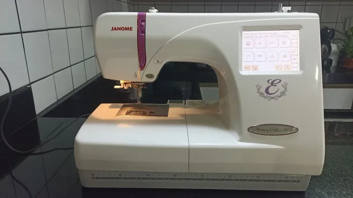 Bordadeira Janome mc350e usada em ótimo estado.
