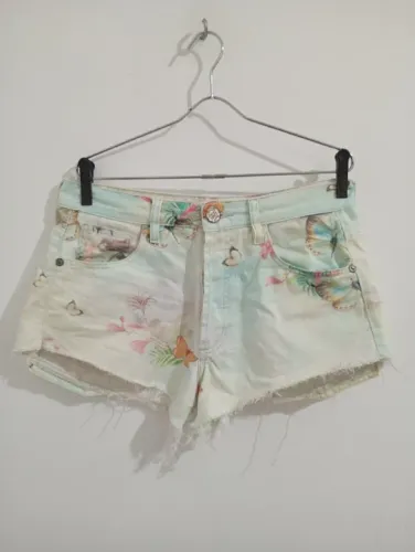 shortinho jeans estampado Farm