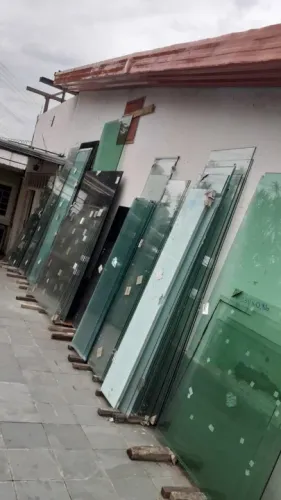 Lotes de vidros temperados em ótimo estado material atual