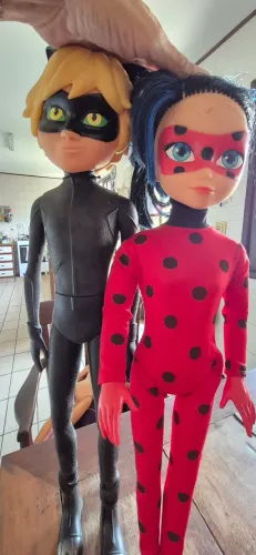 Bonecos Miraculous Ladybug e Cat Noir - LEVE OS 2 JUNTOS