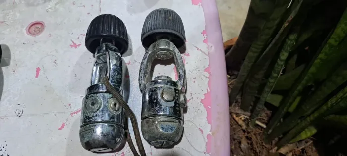 2 reguladores-primeiro estágio US divers