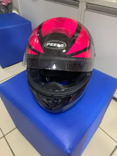 Capacete feminino para motociclista novo, nunca usado, tamanho 60