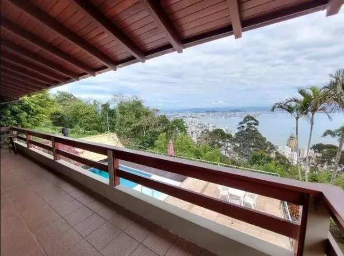 À venda | 420 m², Piscina Privativa, Vista Mar, 4 quartos - Morro da Cruz, em Florianópoli