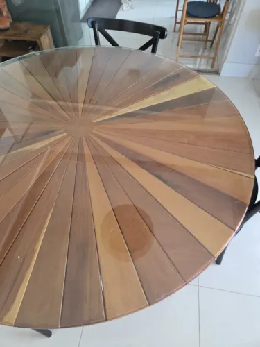 Tampo redondo de mesa de jantar (madeira e vidro). Também vendidos separadamente