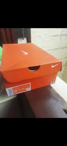 Chuteira Nike original nova.