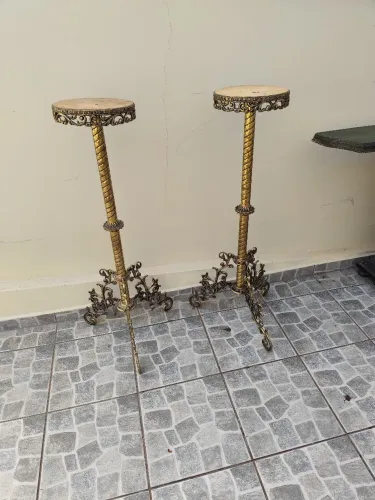 Par de Colunas Decorativas Clássicas Douradas