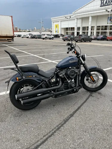 Street bob conservadíssima 