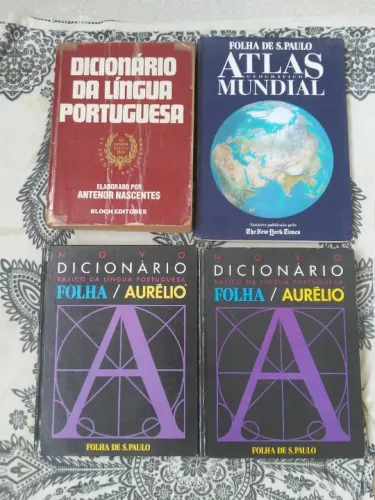Dicionários e Atlas Antigos.