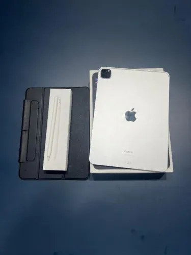 iPad Pro M1 4Th Geração Silver 128 GB Wi-Fi  Apple Pencil 2 Semi Nova R$ 3.900,00 | Loja F