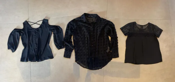 Lote 3 blusas pretas feminina de crepe de seda detalhes TAM 40 - M