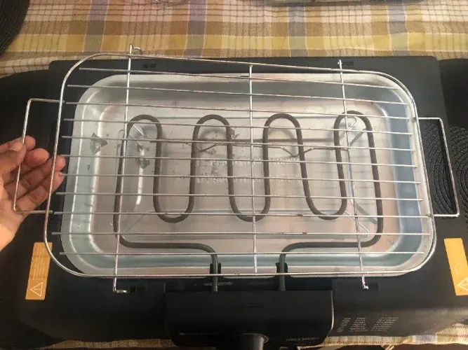 CHURRASQUEIRA ELÉTRICA DA MARCA CADENCE  BEM BARATINHO POR 50 REAISREAIS