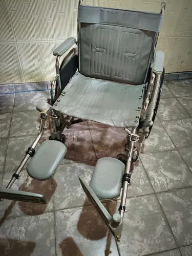 ?Cadeira de Rodas Dobrável Comfort - Seminovíssima e Completa!