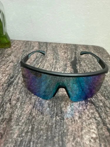 Óculos esportivo flutuante