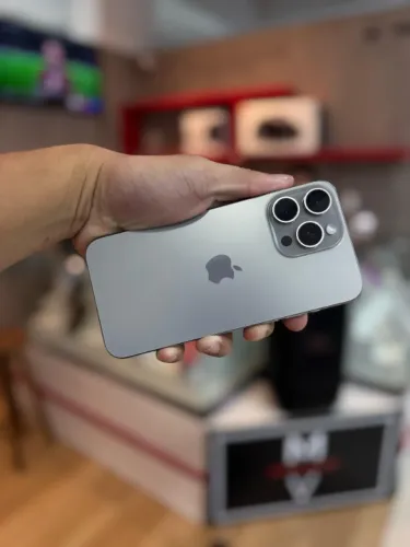 IPhone 15 Pro Max impecável Titanium Natural