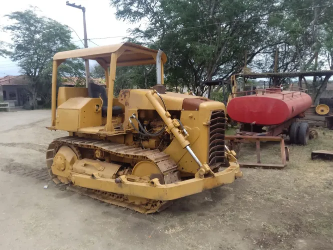 Trator de esteira D4E pra negocio 