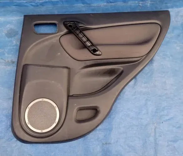Forro De Porta Traseira Direita Toyota Rav4 2000 - 2005 Preto