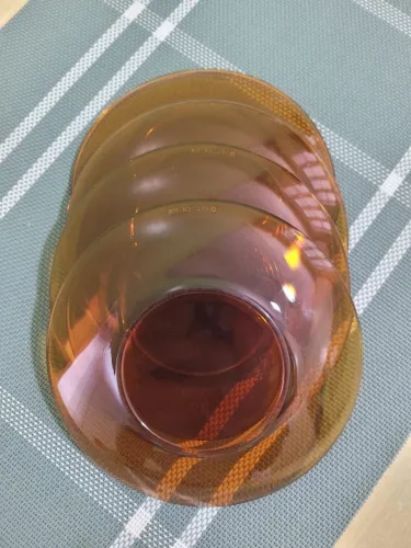 Pires (04) da marca Duralex âmbar 