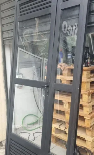 Porta balcão para áreas 