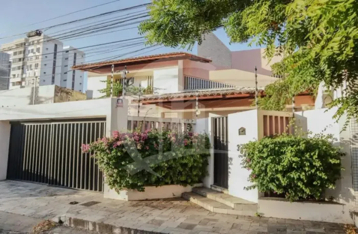 Casa à venda no bairro Grageru, com 510m²