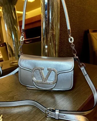 Bolsa Valentino com Detalhes em Strass