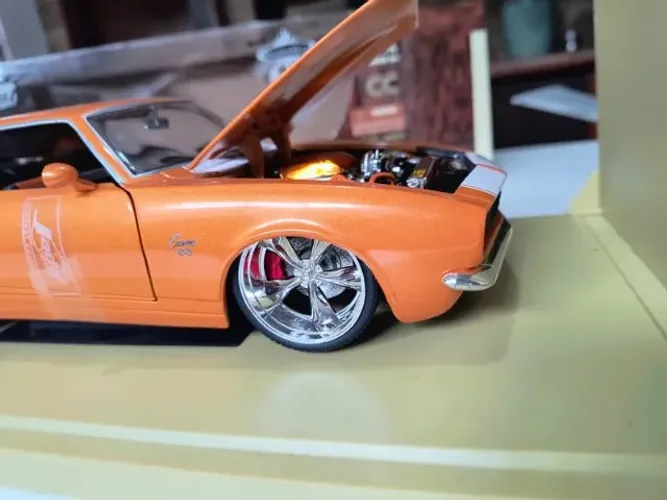 Chevrolet Camaro Dub 1968 1.18 Die Cast Metal Laranja