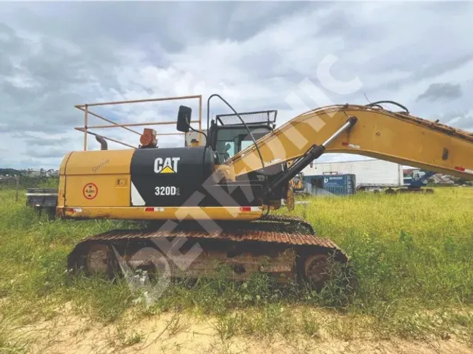 Escavadeira CAT 320D2 - 2014