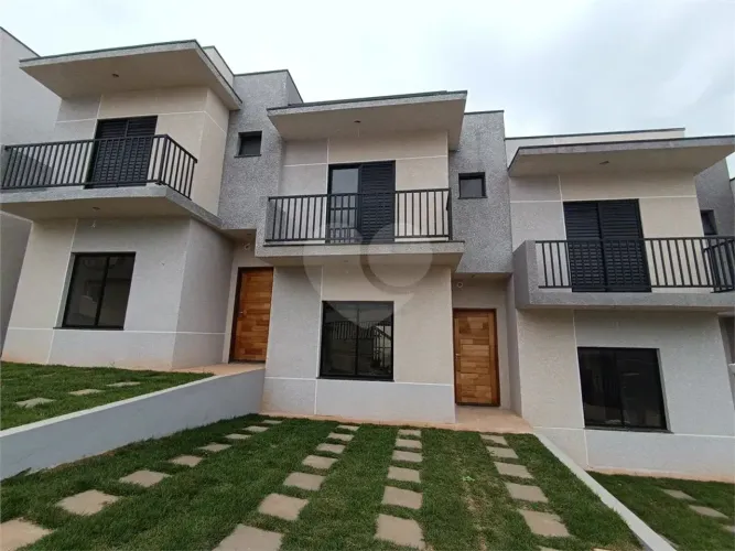 Casa à venda com 3 quartos no condomínio Marselha Vi, São Roque - SP