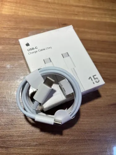 Cabo do iPhone 15 e 16