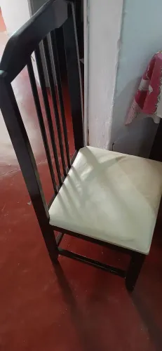 Mesa com seis cadeiras