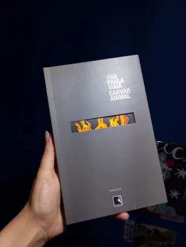 Livro Carvão Animal - Ana Paula Maia