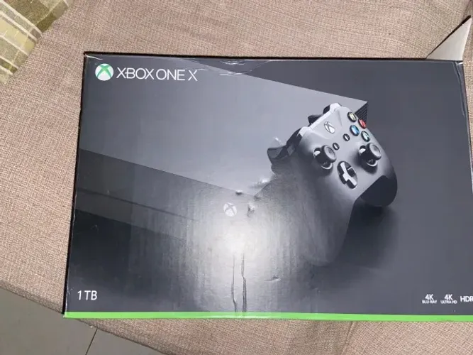 Xbox One X 1TB, com caixa original, excelente estado e funcionando perfeitamente