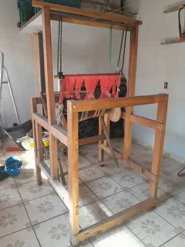 Tear manual em madeira artesanal