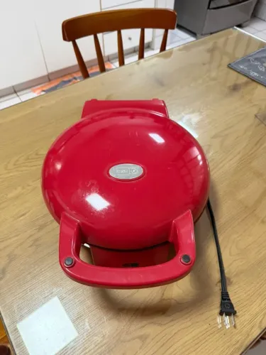 Máquina de Pizza e Grelha Elétrica Dash - Vermelha (Multifuncional)