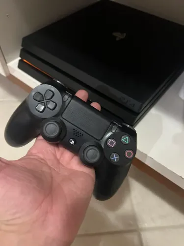 PlayStation 4 Pro 1tb e 1 controle - Funcionando perfeitamente