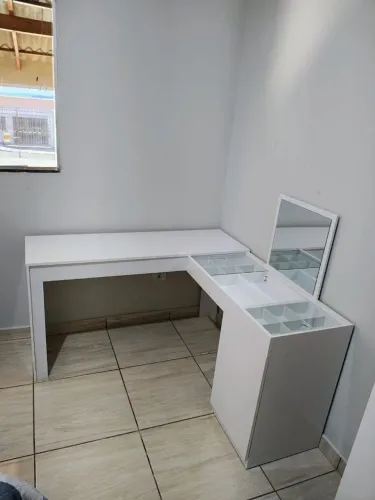 Escrivaninha/Penteadeira Branca em L com Espelho