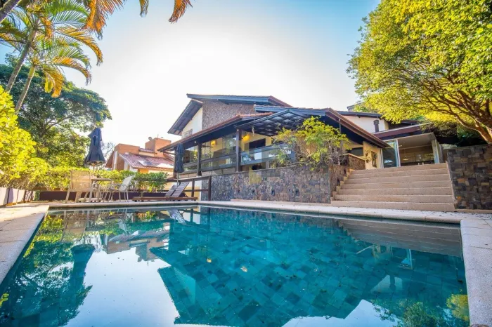 Casa com 4 dormitórios, sendo 4 suítes para venda na região Granja Viana - Cotia - SP