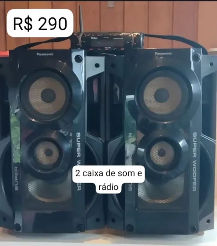 Radio e duas caixa de som 