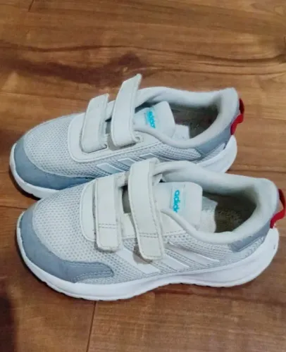 Tênis Adidas tensaour Bebê bege/cinza - semi novo