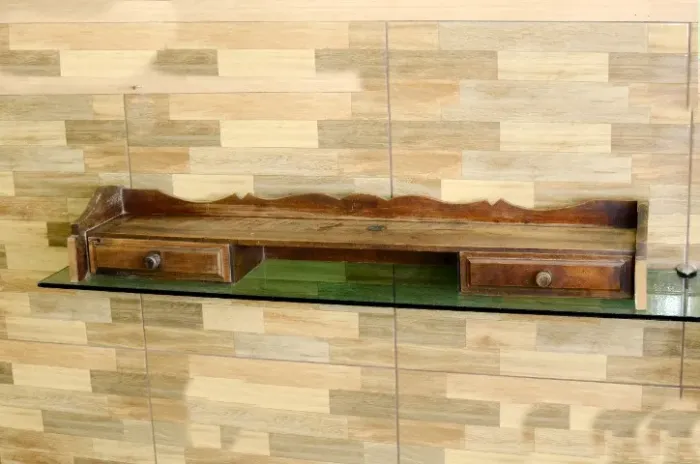 BANCADA VINTAGE COM GAVETAS